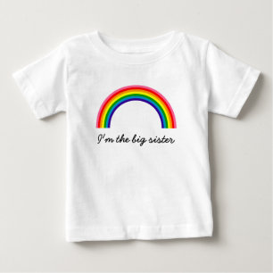 Utslagsplats för storasysteranpassaderegnbåge t-shirt