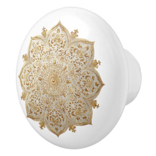 Utsmyckad gul blomster-mandala knopp