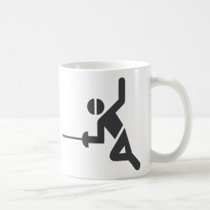 Utsmyckad mugg med fäktningsymbol