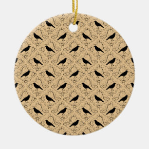 Utsmyckat mönster med kråkor. Svart och Beige. Julgransprydnad Keramik