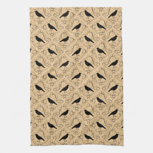 Utsmyckat mönster med kråkor. Svart och Beige. Kökshandduk