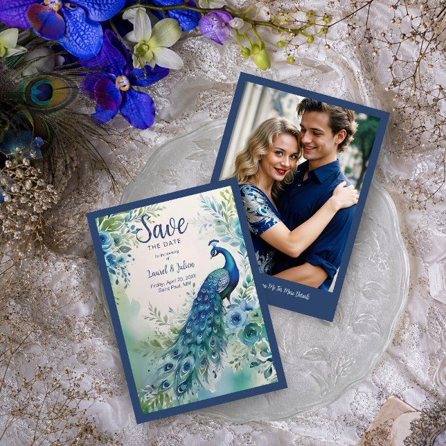 Utsökt Blå Påfågel Vattenfärg Foto TLW26 Spara Datumet (Elegant Wedding Save The Date Card Featuring a Majestic Watercolor Effect Peacock.)