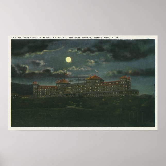 Utvändig visning av Mt Washington Hotel på natten Poster (Framsidan)