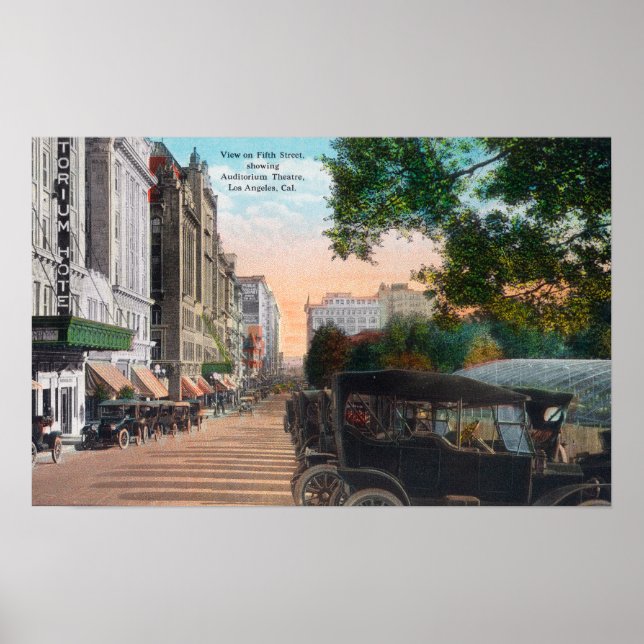 Utvändig visning av revisorteatern den 5:e poster (Framsidan)