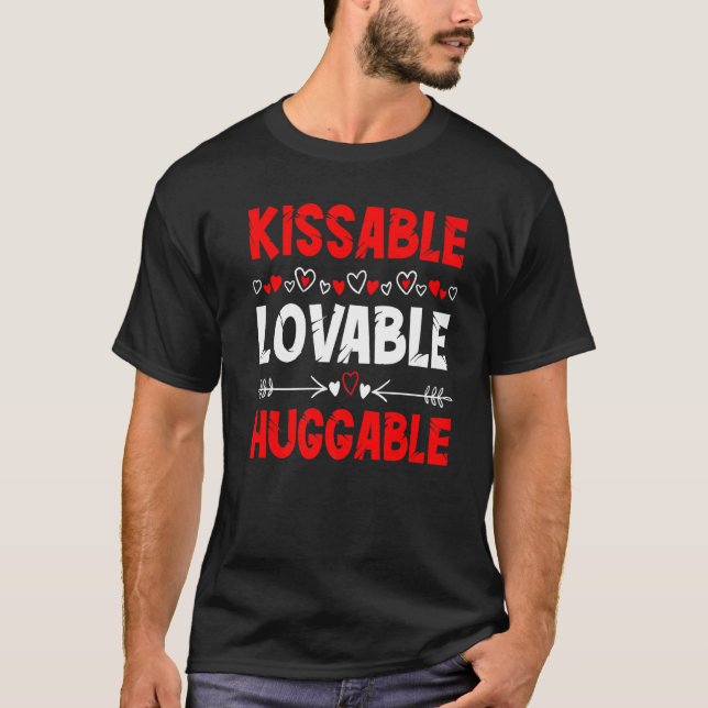 V Day Kissable Lovable Huggable Valentines day Kid T Shirt (Framsida)