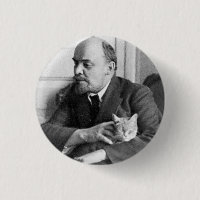 V.I. Lenin daltar en liten katt, 1 ¼ flytta sig