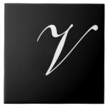 V Monogram inledande vit på svart Kakelplatta<br><div class="desc">Classic White Brev Monogram på Black Background, V.</div>