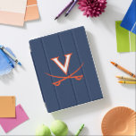 V Saber iPad Skydd<br><div class="desc">Kolla in Virginia Cavaliers design! Visa ditt Virginia Cavaliers pride med de här nya Universiteten-produkterna. De gör perfekterna till Virginia student, aluminium, familj, vän eller fläkt i ditt liv. Alla dessa Zazzle-produkter är anpassade med ditt namn, klassår eller klubb. Gå Wahoos!</div>