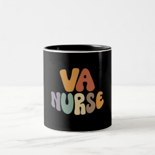VA Nurse Proud Career Profession Två-Tonad Mugg