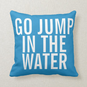 Vacation House Go Jump i VATTEN Blue and White Kudde