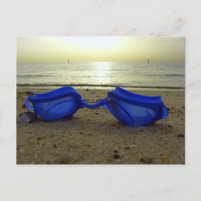Vacationstid, blå glasögon på stranden vykort (Framsida)