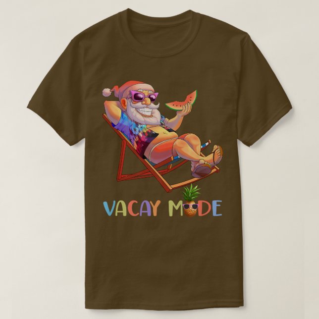 Vacay Mode Jultomten på persikoordförande som äter T Shirt (Design framsida)