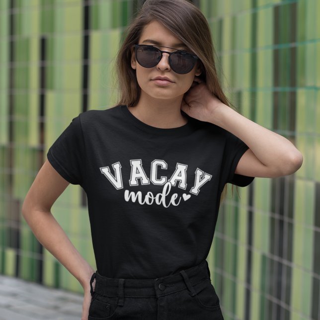 Vacay Mode Modern White Tipography T Shirt (Skapare uppladdad)