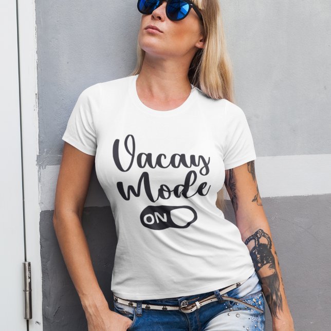 Vacay Mode On Black Tipography T Shirt (Skapare uppladdad)