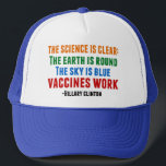 Vaccinarbete Truckerkeps<br><div class="desc">Hillary Clinton citerar om vaccinering: vetenskapen är tydlig: jorden är rund,  himlar är blå,  vacciner fungerar. I god tid mot bakgrund av det nyligen inträffade utbrottet av mässling. Vaccinera dina barn.</div>