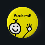 Vaccinerad Cute Lycklig Ansikte Knapp<br><div class="desc">Utformning med ett sött leende ansikte och en vikande hand med sloganen Vaccinerad gör det enkelt att anpassa den här utformningen genom att redigera malltexten eller ändra bakgrunden färg från en ljus gult. Tack för att du tittar på mina design!</div>