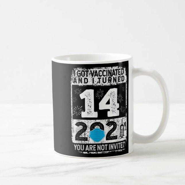 Vaccinerad Humor Graphic 2021 Birthday Quote Kaffemugg (Höger)