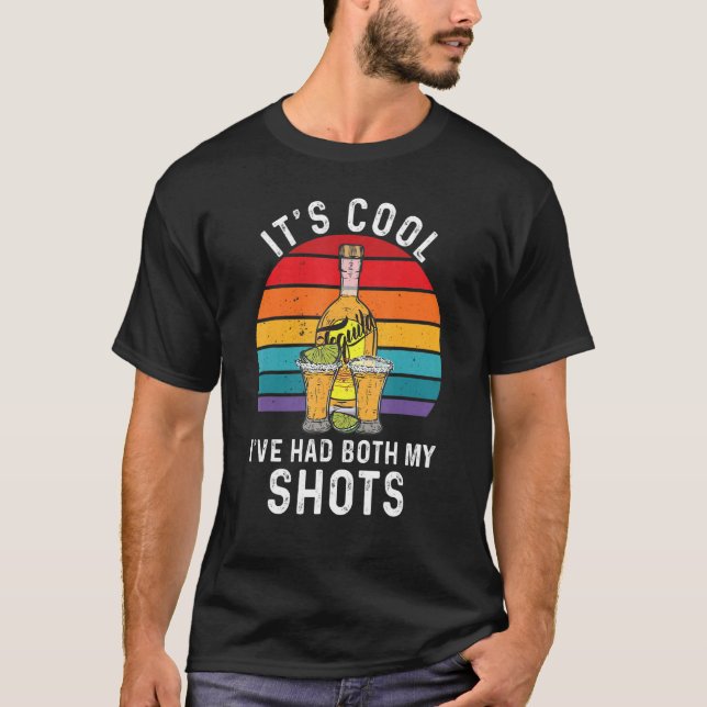 Vaccinerad Med Två Shots Tequila T Shirt (Framsida)