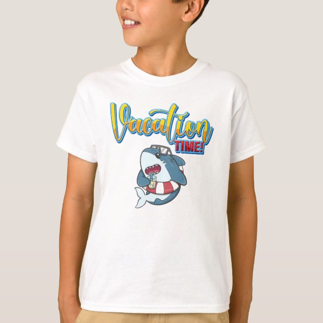 Vaceringstid med baby haj. t shirt (Framsida)