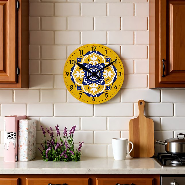 💛 💙 🤍 Vackblått och gult Azulejos Rund Klocka (💛💙🤍 Beautiful blue and yellow Azulejos Round Clock)