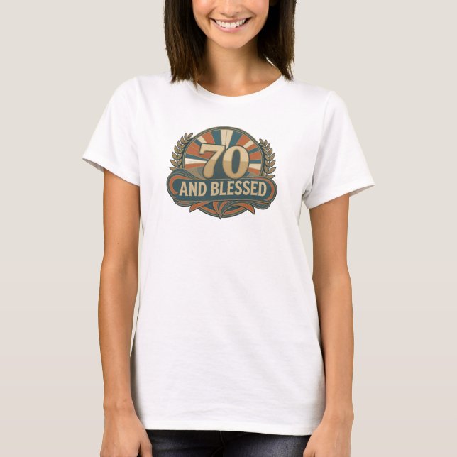 Vacker 70 OCH BLESSAD 2D konstnärlig motiv T Shirt (Framsida)