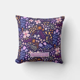 Vacker akvarellblomma med anpassat namn kudde