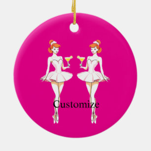Vacker ballerina poserar med Martini Thunder_Cove Julgransprydnad Keramik