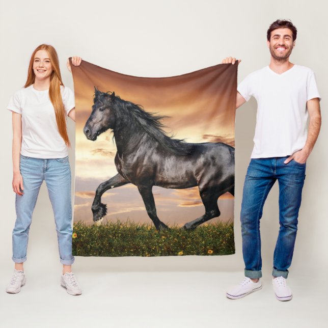 Vacker Black Horse Fleecefilt (På plats)