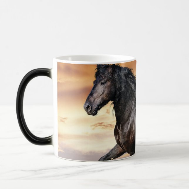 Vacker Black Horse Magisk Mugg (Vänster)