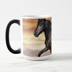 Vacker Black Horse Magisk Mugg