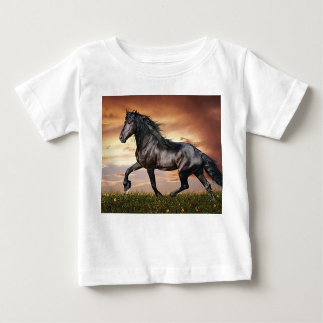 Vacker Black Horse T Shirt (Framsida)