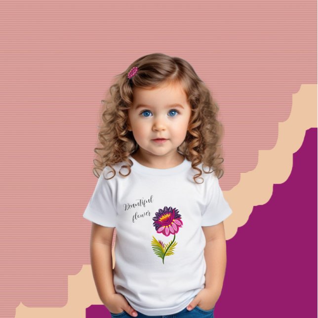 Vacker blomma t shirt (Skapare uppladdad)