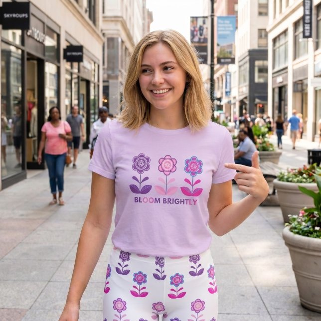 Vacker Blommande Design T-shirt (Skapare uppladdad)