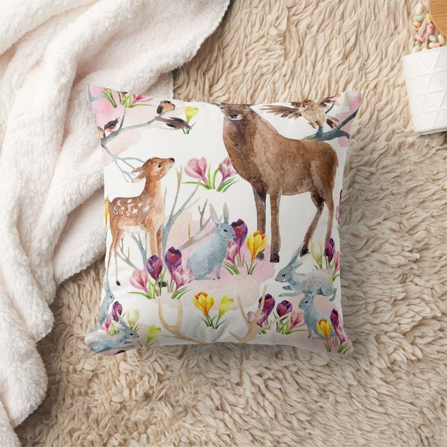 Vacker blommig dekorativ iögonfallande kudde (Skapare uppladdad)