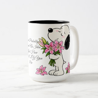 Vacker blomsterkärlek – Söt rosa lilja & Snoopy Två-Tonad Mugg
