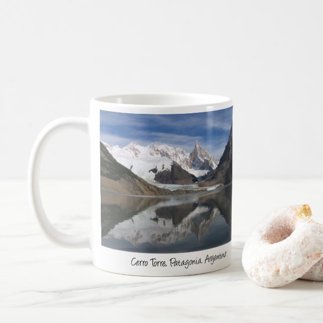 Vacker Cerro Torre, Patagonia, bergsvy Kaffemugg (Med munk)