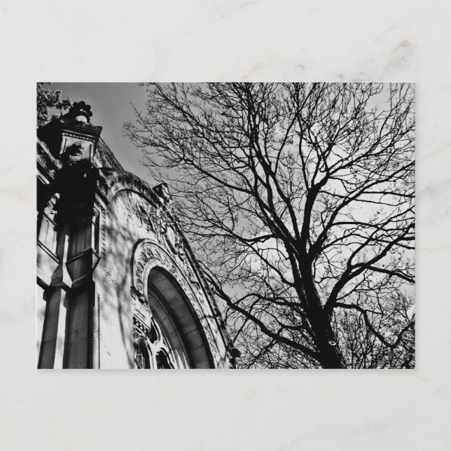 Vacker dag på kyrkogården i svartvitt vykort (Framsida)