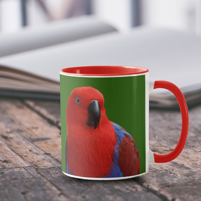 Vacker "Dam in Red" Eclectus Parrot Mugg (Lady in Red Female Eclectus Parrot 11 oz Coffee Mug Cover Photo.)