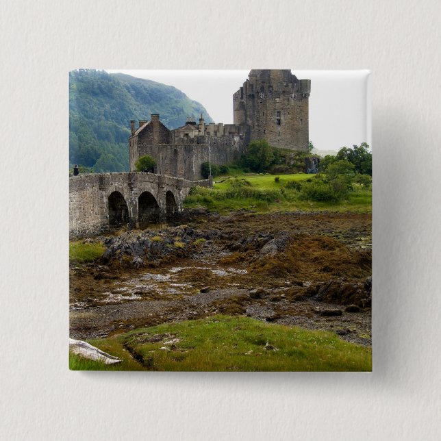 Vacker Eileen Donan Castle i västra Dornie 2 Knapp (Framsida)