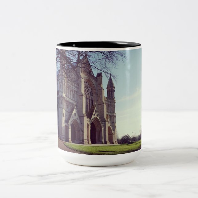 Vacker europeisk katedral Två-Tonad mugg (Center)