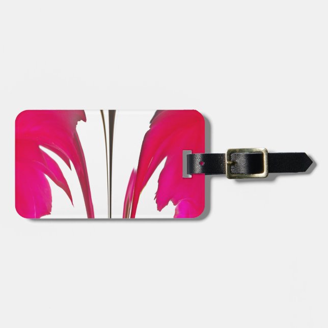 Vacker fantastisk Röd ros under det vita himlar Bagagebricka (Horisontell Framsida)