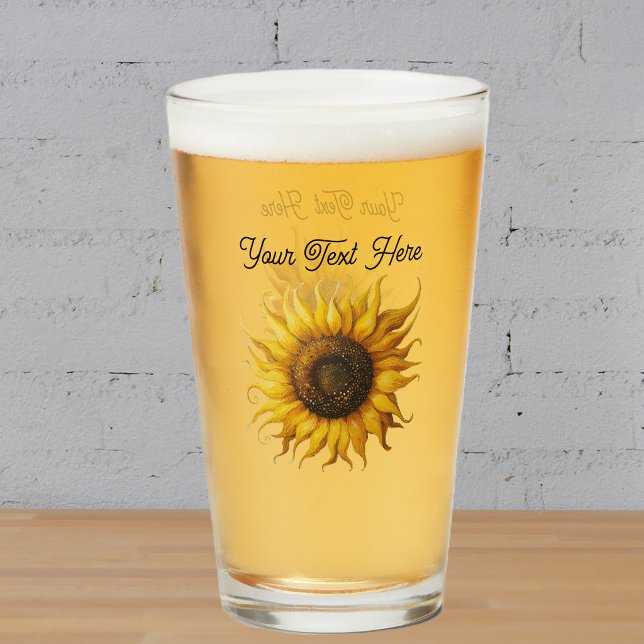 Vacker Fantasy Gul Solros Krulliga Kronblad Glaskopp (Fancy yellow and brown sunflower curled petals on glass drink tumbler.)