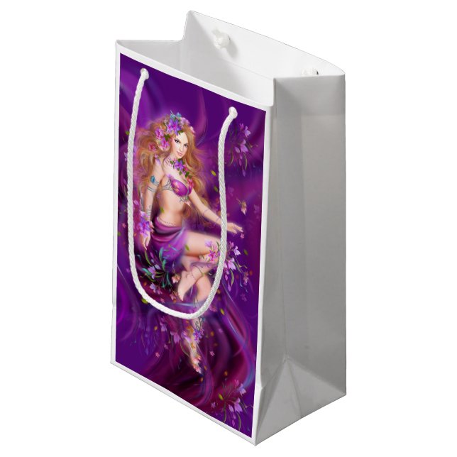 vacker Fantasy-kvinna med lila blommor (Framsidan Vinklad)