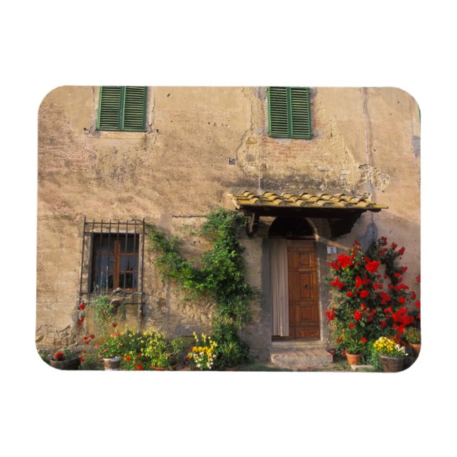 Vacker gammal hem med blommor vid San Gimignano Magnet (Horisontell)