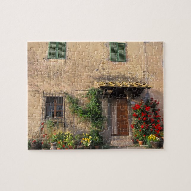 Vacker gammal hem med blommor vid San Gimignano Pussel (Horisontell)