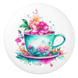Vacker gammaldags kaffekopp med rosa blommor knopp