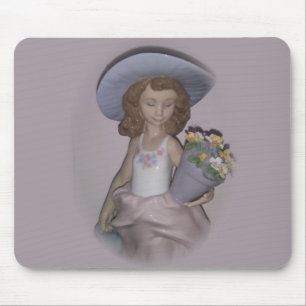 Vacker Girl w/Flowers Lladro Musmatta