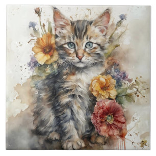 Vacker Grått Tabby katt, omringad av blommor Kakelplatta