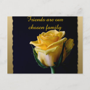 Vacker gul ros på svart vänskapskort vykort