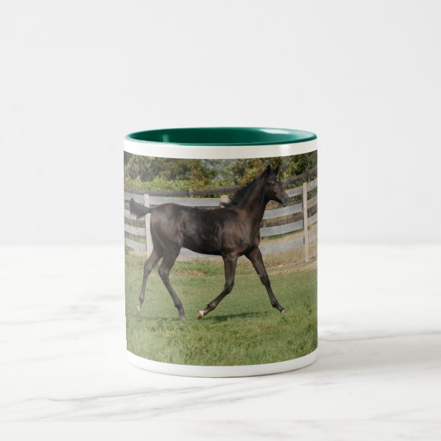 Vacker Horse Running i Fält Två-Tonad Mugg (Center)